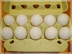 目賀養鶏場の“おいしい卵”日本のたまご（めがラン卵）10個パック 内部